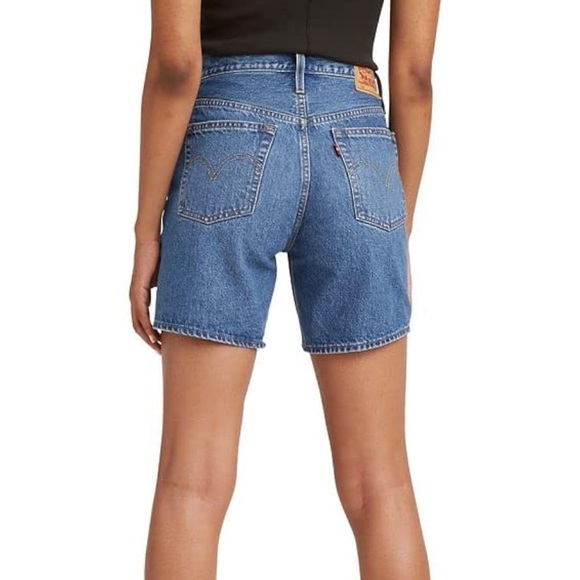 Levi's Women's 501 Mid Thigh Short in Oxnard Choice Medium Indigo Womens 28 - Picture 6 of 7